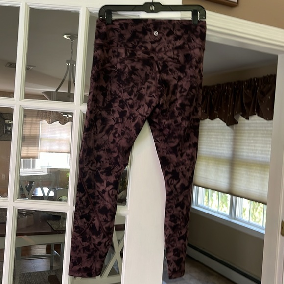 Lululemon leggings size 10 - Picture 5 of 5